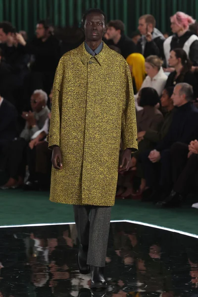 Look 7